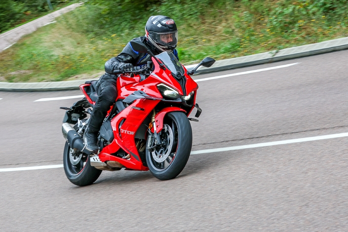 L’élève QJ Motor SRK 800 RR dépasse-t-elle le maître ?