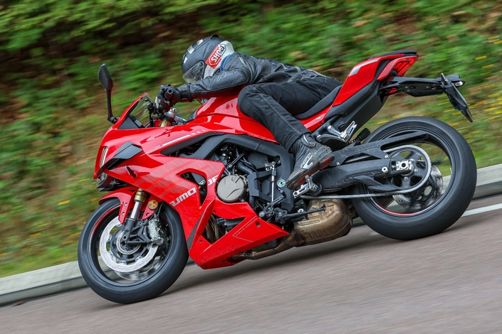 L’élève QJ Motor SRK 800 RR dépasse-t-elle le maître ?