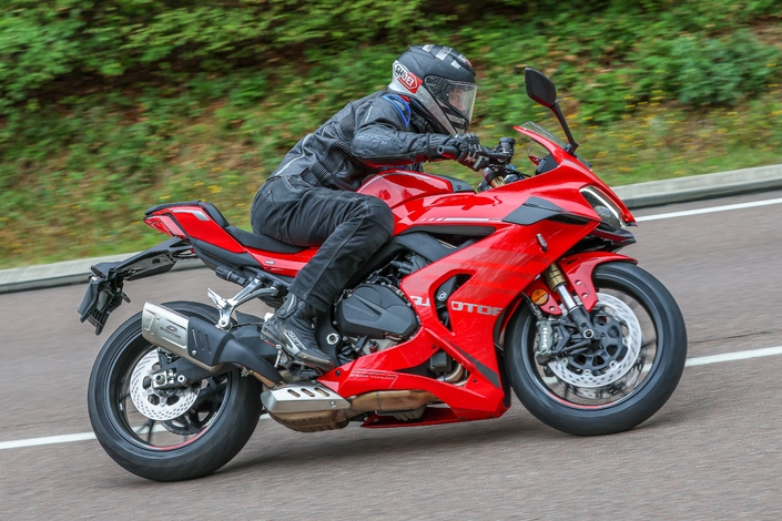 L’élève QJ Motor SRK 800 RR dépasse-t-elle le maître ?