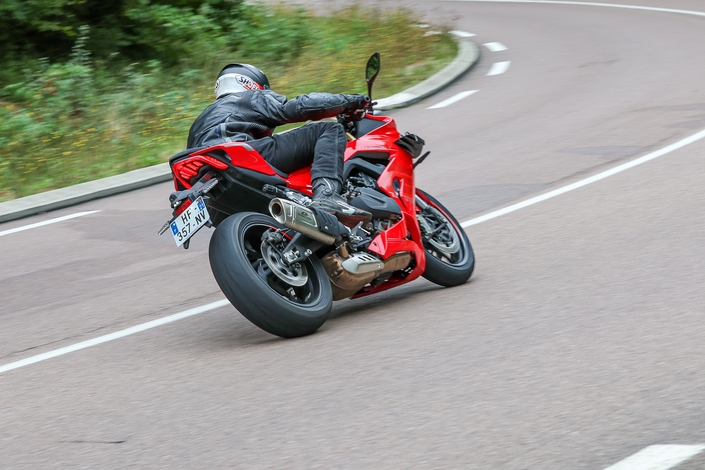 L’élève QJ Motor SRK 800 RR dépasse-t-elle le maître ?