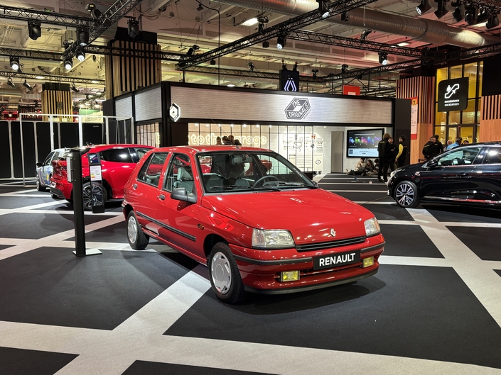La Renault Clio V6 est LE Modèle à ne pas rater sur le stand Renault à Rétromobile