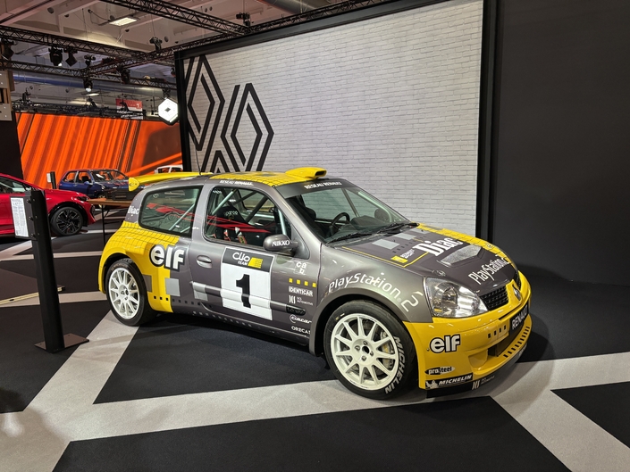 La Renault Clio V6 est LE Modèle à ne pas rater sur le stand Renault à Rétromobile