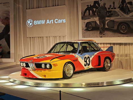 Des œuvres d'art roulantes : les "Art Cars" des 24h du Mans sont les stars du stand BMW au salon Rétromobile 