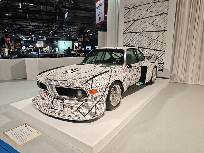 Des œuvres d'art roulantes : les "Art Cars" des 24h du Mans sont les stars du stand BMW au salon Rétromobile 