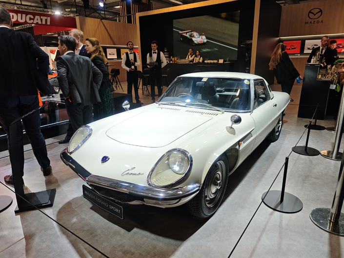Mazda met le moteur rotatif à l’honneur au salon Rétromobile 2026. La 787B victorieuse au Mans est là !