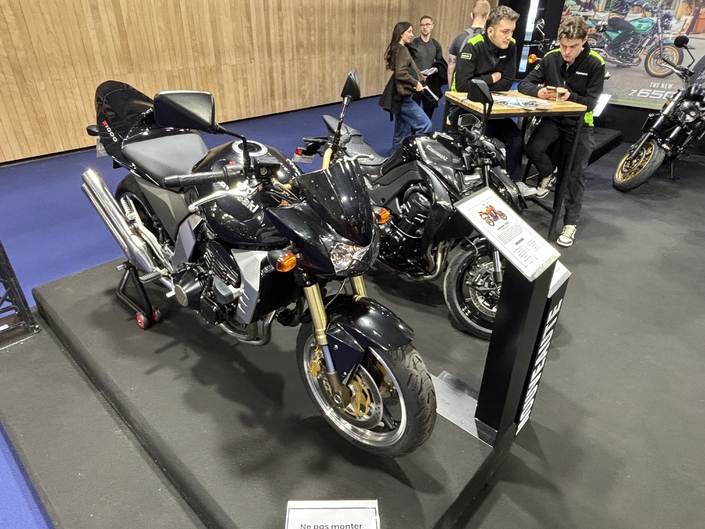 La H2R en tête d’affiche du stand Kawasaki à Rétromobile