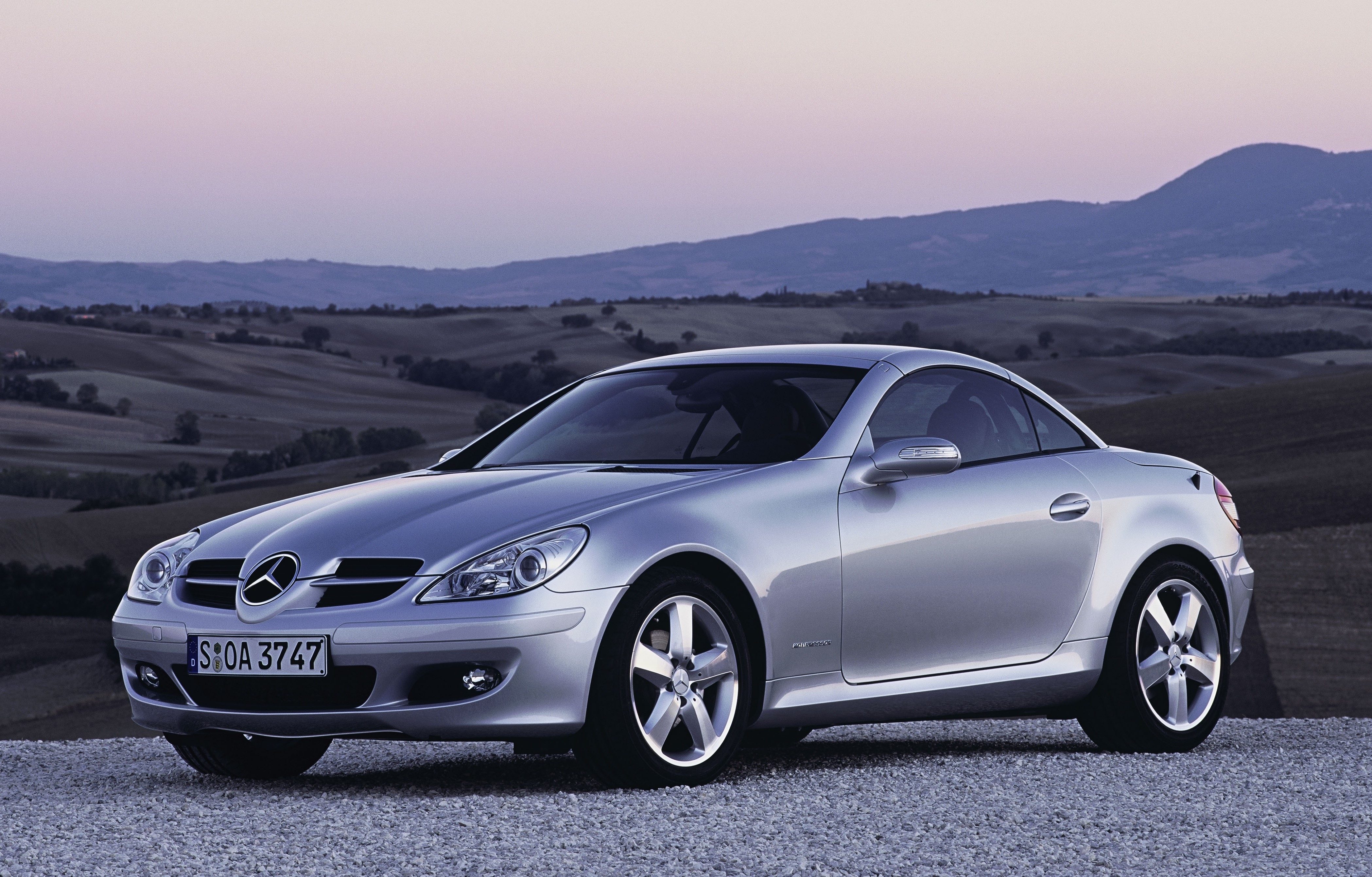 Mercedes benz slk 2004. Слк телефон. Слк телефон. Mercedes benz slk 350. Мерседес слк-2024.