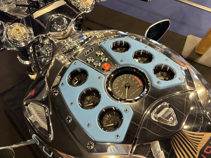 Midual dévoile son ultime création exclusive au look de Café Racer sur le salon Rétromobile 2026 : la "Française !"