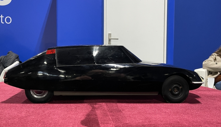 Le profil évoque encore nettement celui de la DS.