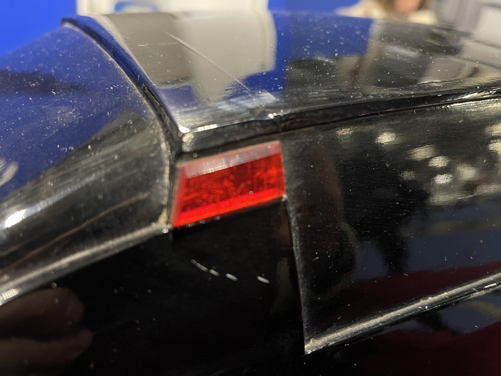 L'intégration du cligno arrière est très astucieuse et séduisante sur notre maquette.