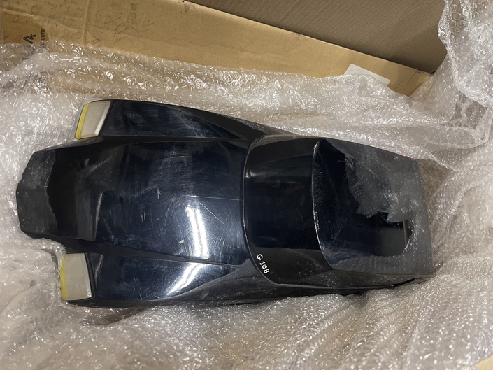 Grand moment d'émotion quand nous avons sorti la maquette du Conservatoire Citroën de sa boîte !