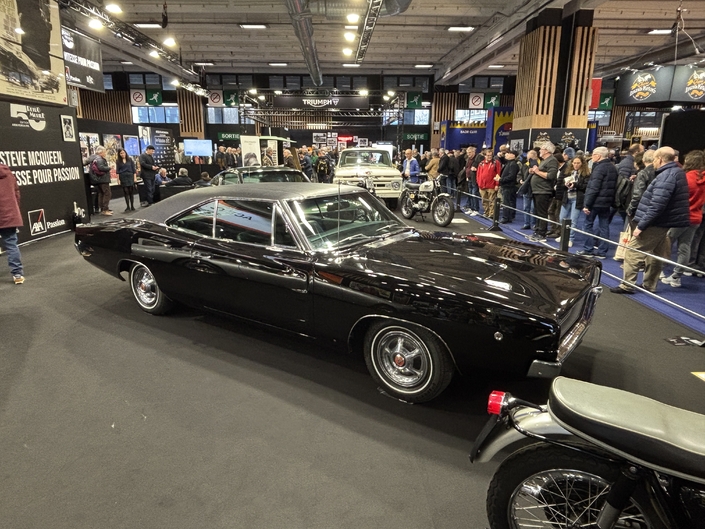 Pas de film d’action réussi sans une vraie voiture de méchant. Dans Bullit c’est une Dodge Charger de 1968 que poursuit Mc Queen dans les rues de San Fransisco.