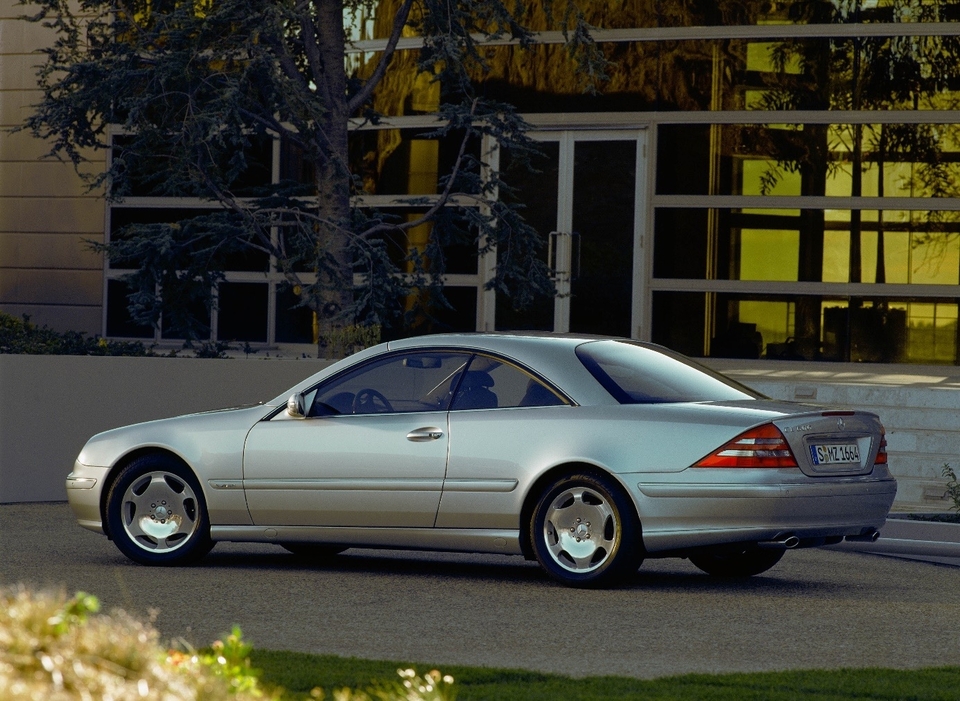 https://images.caradisiac.com/images/0/1/2/8/190128/S8-mercedes-benz-cl-600-2000-2006-une-monstrueuse-elegance-des-10-000-eur-674337.jpg