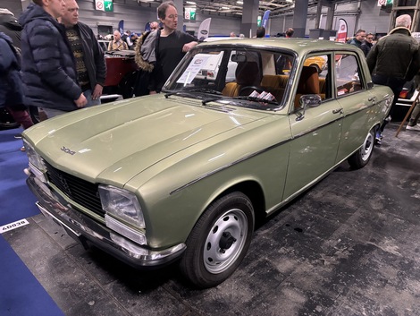 Superbe, cette Peugeot 304 : mais elle fait cher payer son état et sa configuration.
