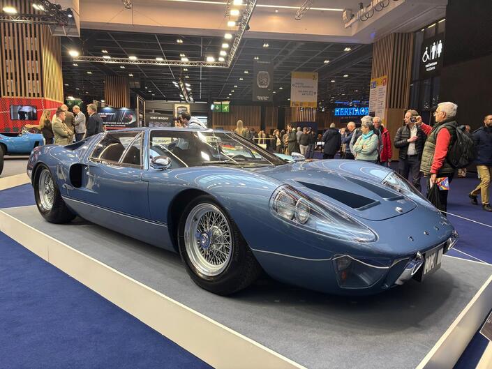 Le nom de la GT40 vient de sa hauteur de seulement 40 pouces (1,02 m).