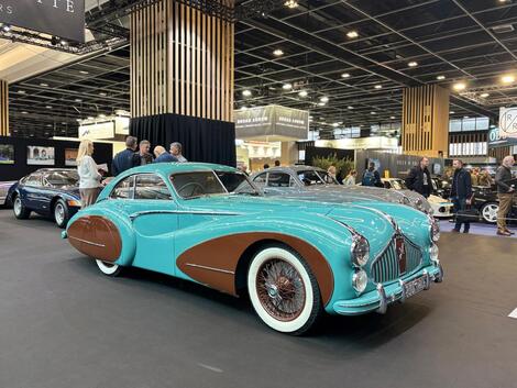 Forte de 190 ch, cette voiture est l’une des plus performantes de son époque.