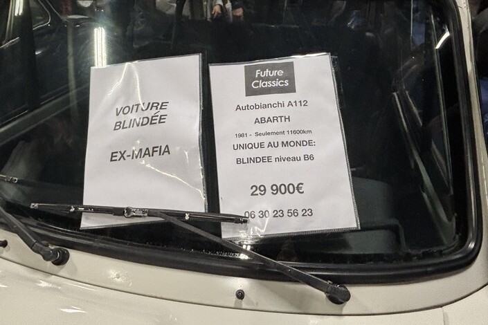 Elle résiste aux tirs de Kalachnikov : découvrez l’incroyable histoire de cette voiture de mafieux exposée à Rétromobile