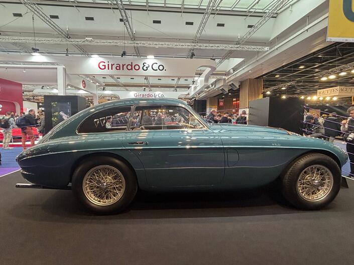 Moteur V12 de 2 litres, 140 ch et environ 220 km/h en pointe : des performances encore très enviables pour ce modèle fabriqué il y a 76 ans.