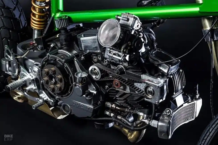 La Malavita : quand une Ducati devient un BMX monstrueux qui sert du whisky écossais