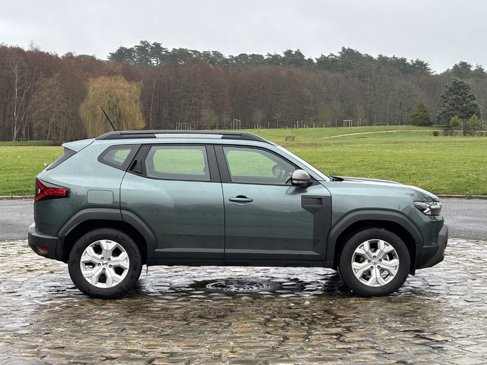 Le Dacia Duster GPL adopte un moteur plus puissant de 120 ch, mais reste en dessous des 20 000 €