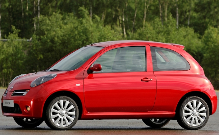 En 2005, la  Nissan Micra se décline en 160 SR, variante qui doit son appellation à sa cylindrée (1,6 ) et non sa puissance, hélas.