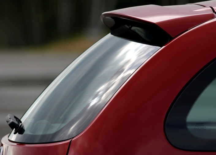 L'épais béquet arrière donne un petit côté dynamique à la Nissan Micra 160 SR, un peu comme sur les GTI d'antan.