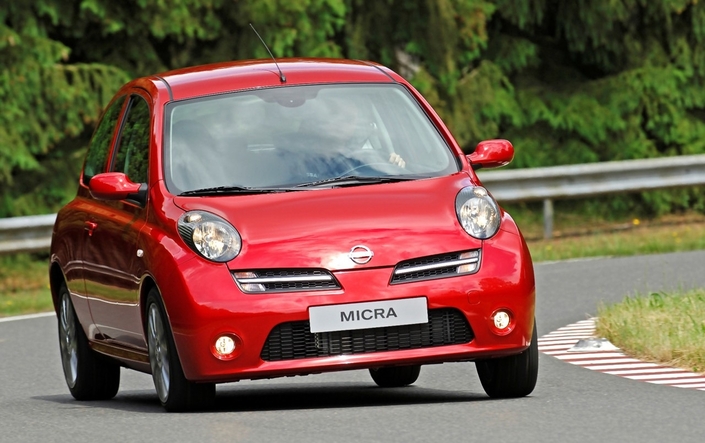 Même si son moteur pétille agréablement, c'est davantage par son châssis sûr, vif et agile que la Nissan Micra plaît particulièrement.