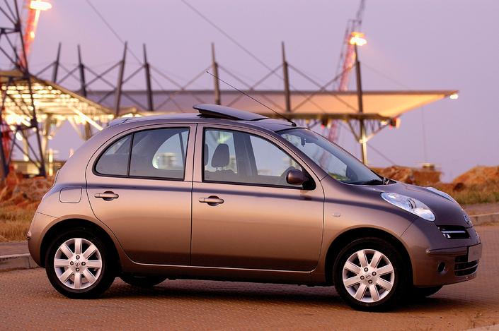 Dès la fin 2005, on peut aussi s'offrir la Nissan Micra 110 ch en finition Elégance, voulue chic et non sportive.