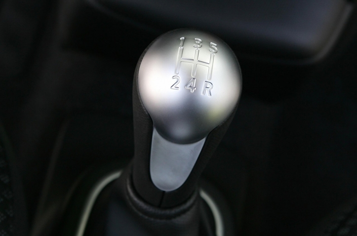 Cinq rapports seulement pour la Nissan Micra 160 SR mais ils sont bien étagés.