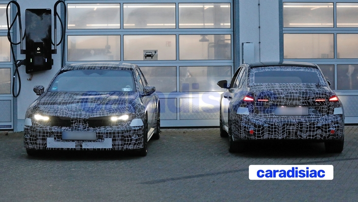 Le tout électrique, c’est sans aucun doute l’avenir pour les constructeurs, mais ceux-ci ne peuvent se passer des motorisations thermiques pour le moment. Ainsi la BMW Série 3 va être restylée pour adopter le style « Neue Klasse », tandis que la nouvelle BMW i3 sera la seule à bénéficier de la nouvelle base technique réservée aux modèles électriques.