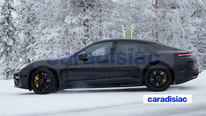 Peu de changements seront apportés à la ligne du véhicule lors de son lifting. Nos chasseurs de scoop ont découvert des projecteurs qui évoluent un peu, de légères modifications au niveau des boucliers et un diffuseur redessiné.