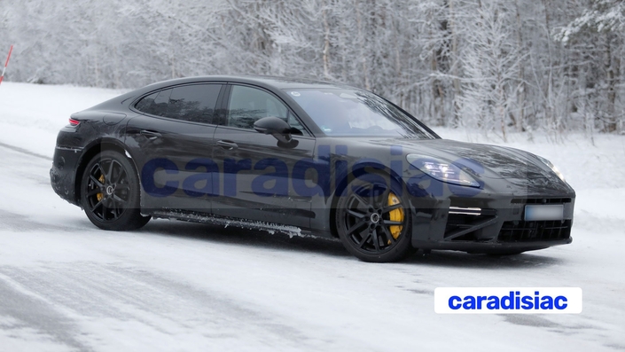 La Porsche Panamera continue à bien se vendre et c’est pourquoi le constructeur allemand Porsche n’est pas prêt à se séparer de cette auto dont l’espérance de vie pourrait dépasser 2030. Le restylage qui s’annonce est là pour la faire durer le plus longtemps possible.