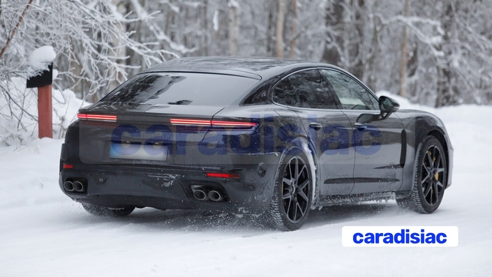 Pour le restylage de la Porsche Panamera, la marque allemande pourrait s’affranchir de modifier la partie habitacle qui est suffisamment moderne, à part peut-être une mise à jour logicielle de l’interface d’infodivertissement. Pour les motorisations en revanche une légère augmentation des puissances proposées est toujours envisageable.