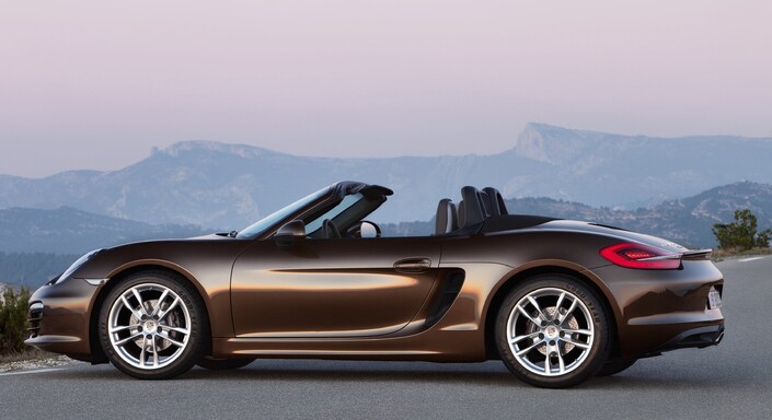 Le profil très fluide du Porsche 981 s'accompagne d'un Cx fort intéressant, à 0.30. La fonctionnalité a été soignée.