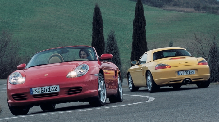 Une fois son 2,5 l remplacé par un 2,7 l, le Porsche Boxster 986 atteint une belle maturité, en 1999.