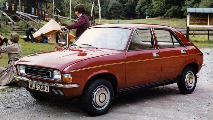 Bizarre et peu fiable, l'Austin Allegro, lancée en 1973, montre comment la British Leyland était incapable de proposer les autos en phase avec les attentes de la clientèle. Elle arbore le volant Quartic, presque carré. Mais n'est-ce pas ce que Peugeot nous prépare ?