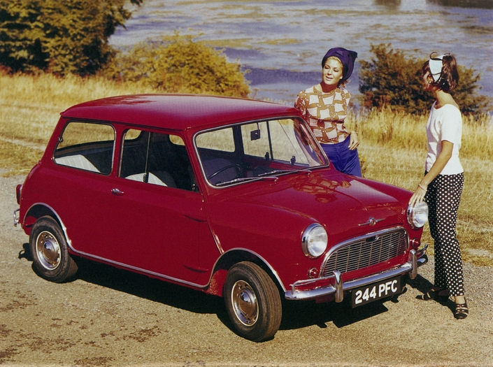 Si révolutionnaire fût-elle, la Mini, lancée en 1959 n'a jamais été rentable. Elle a contribué à la création de la British Leyland : le ver était dans le fuit.