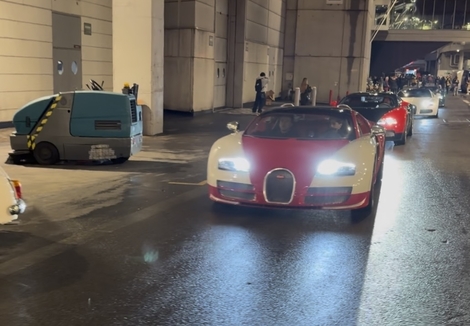 Les quatre Bugatti Veyron de l’Ultimate Supercar Garage. Elles y côtoyaient une autre Veyron et la toute nouvelle F.K.P. Hommage.