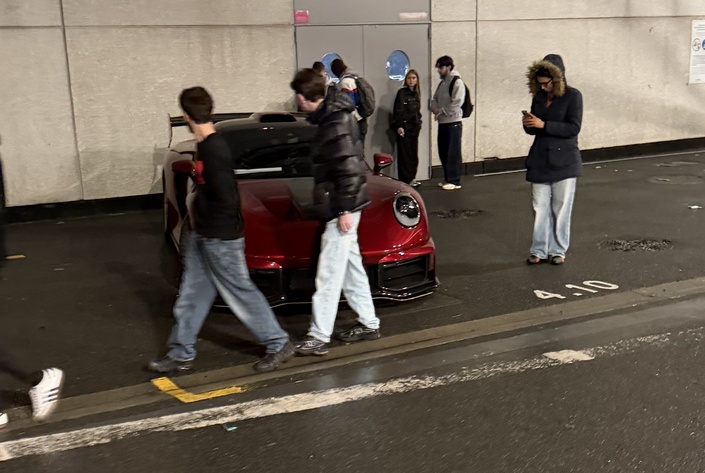 Ceci est la RML GT Hypercar exposée dans l’Ultimate Supercar Garage pendant Rétromobile 2026.