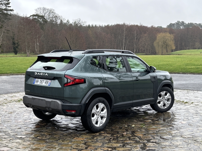 Le Dacia Duster GPL adopte un moteur plus puissant de 120 ch, mais reste en dessous des 20 000 €