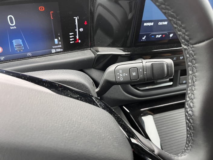 Une commande de boîte automatique dont le passage en mode manuel est inutile.