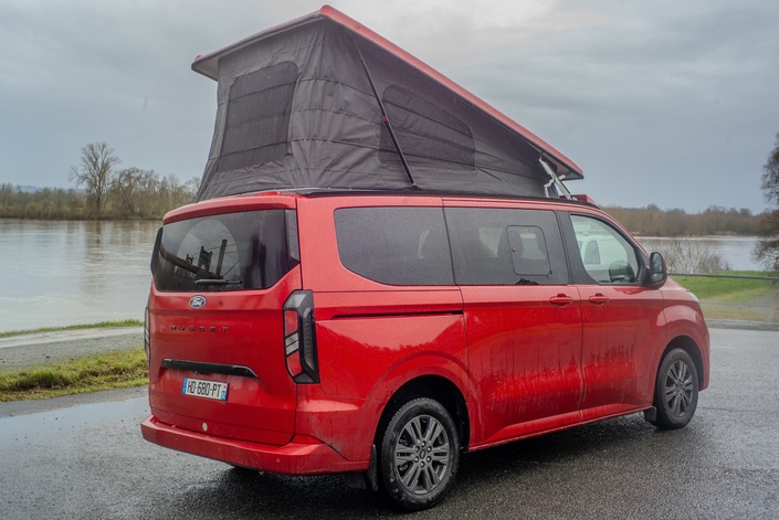 Le toit relevable vers l’arrière : la bonne idée pour les cuisiniers.