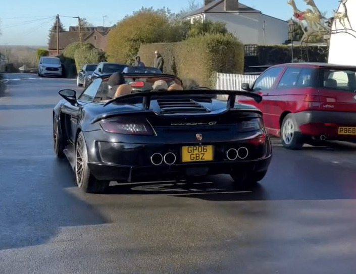 Cette fausse Porsche Carrera GT fait illusion quelques secondes seulement