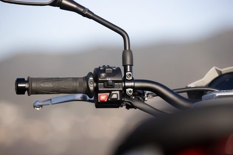 La Triumph Trident 800, ça, c'est un roadster !