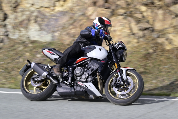 La Triumph Trident 800, ça, c'est un roadster !