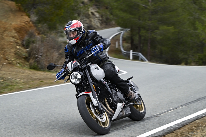 La Triumph Trident 800, ça, c'est un roadster !