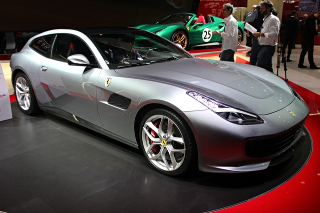 Ferrari GTC4 Lusso T : juste une familiale d'entrée de gamme - vidéo en direct du Mondial de Paris 2016