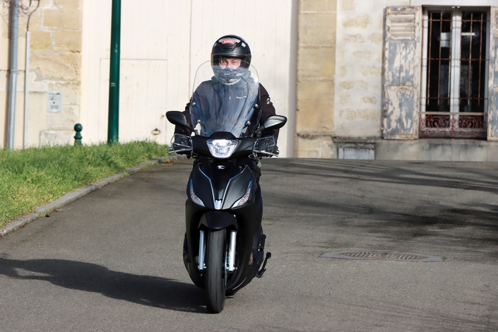 Scooter pas cher, le Kymco People S 125 peut-il tout faire ?