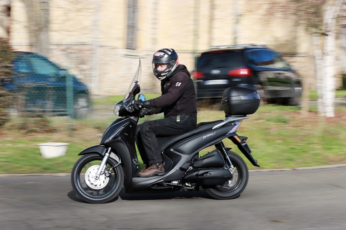 Scooter pas cher, le Kymco People S 125 peut-il tout faire ?