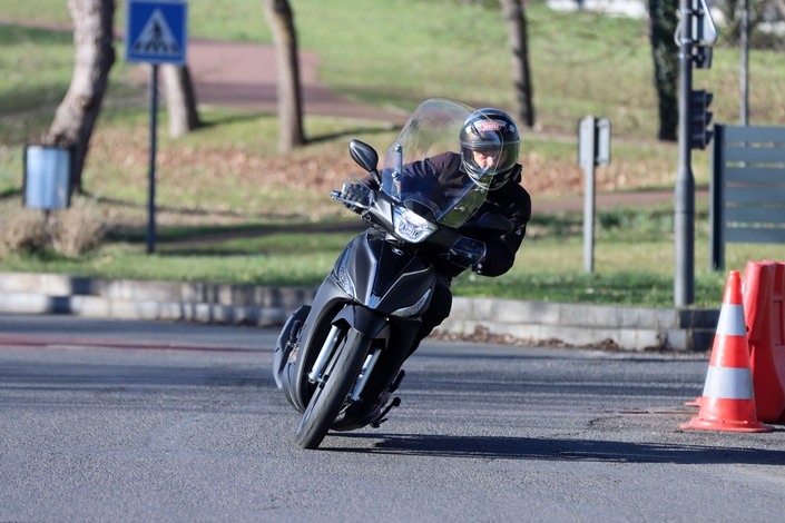 Scooter pas cher, le Kymco People S 125 peut-il tout faire ?